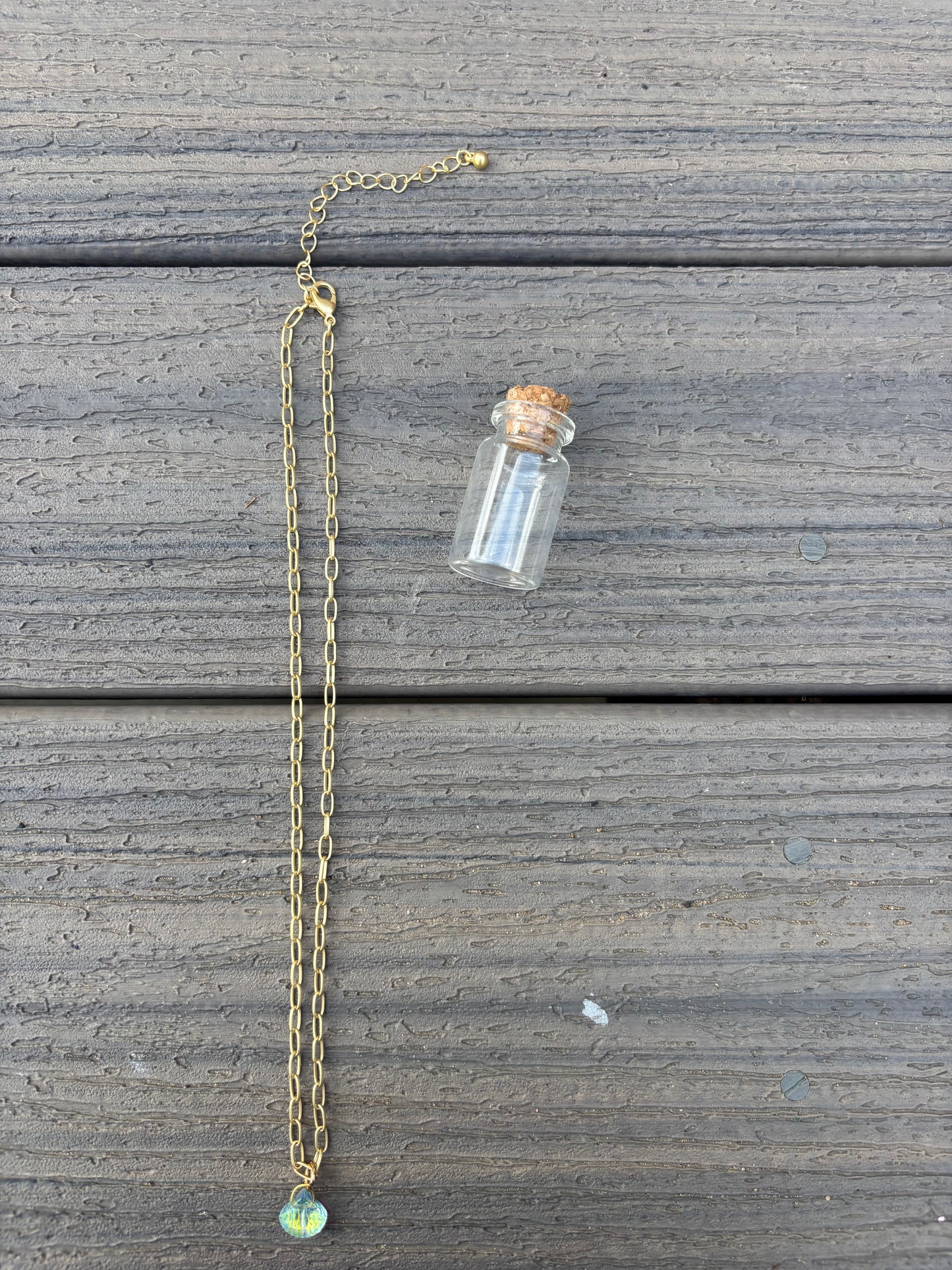 Iridescent shell necklace